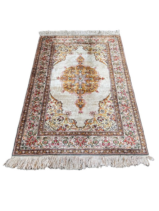 Tapis oriental en soie de Kayseri