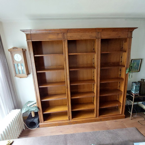 Spacious bookcase 240 x 250cm