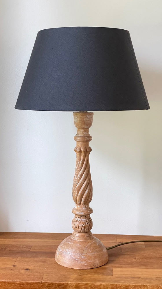 Image 1 of Lampada vintage in legno intagliato e tessuto