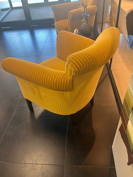 Image 1 of 2x fauteuil anglais velours jaune d'or