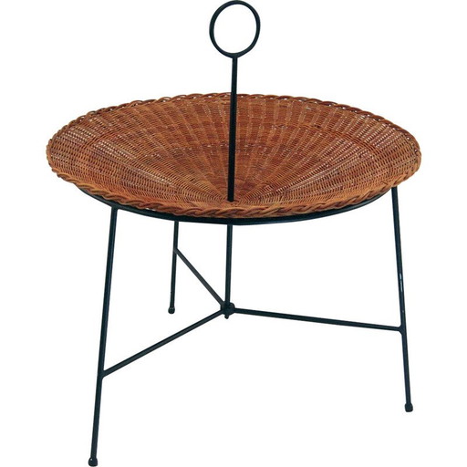 Revistero vintage de mimbre y latón lacado en negro, 1960