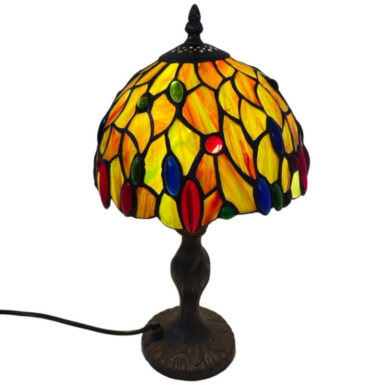 Image 1 of Tiffany style table lamp - Stained glass shade and decorative base - Ca. 1980’s (no cracks)