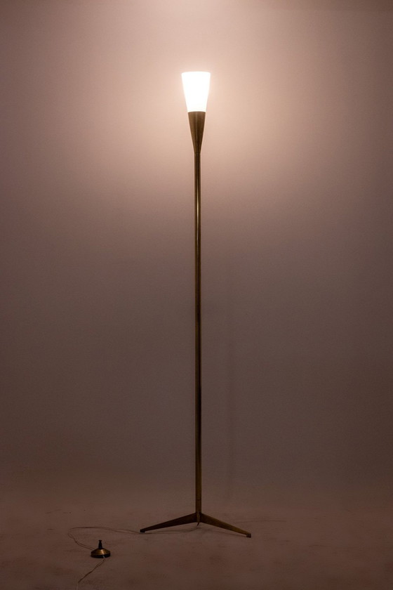 Image 1 of Arredoluce. Floor Lamp En Laiton Doré Et Opaline. Circa 1960.