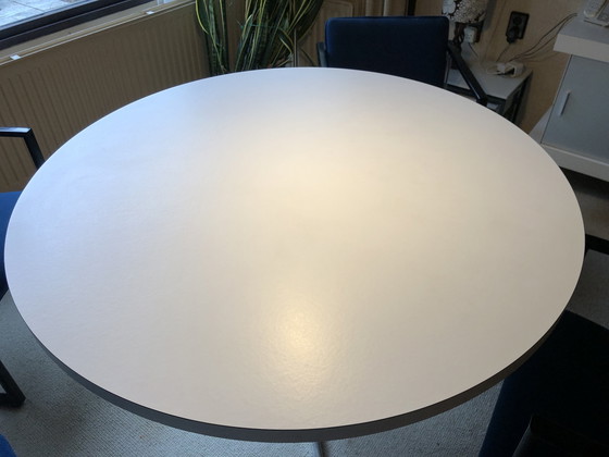 Image 1 of Table de salle à manger ronde vintage