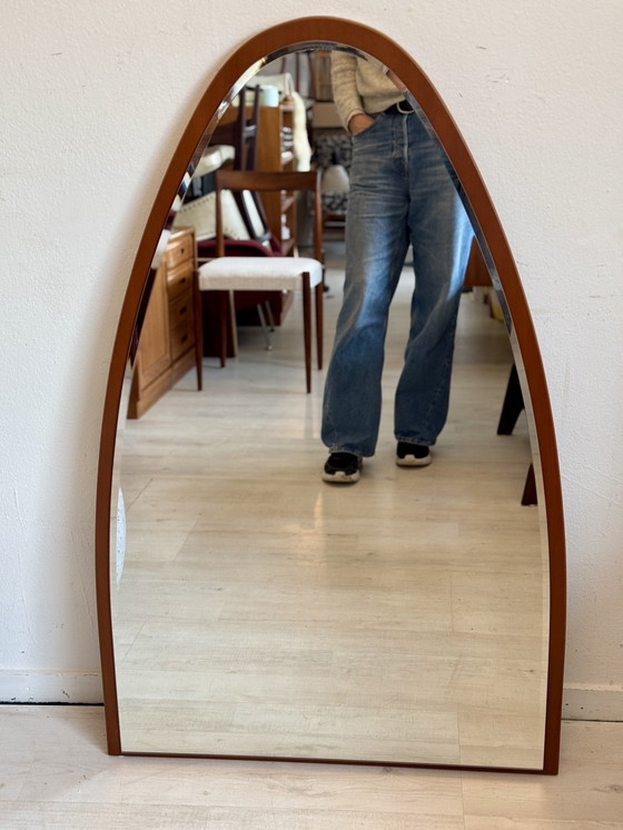 Image 1 of Specchio vintage in teak ovale di metà secolo