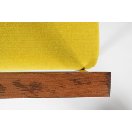 Image 1 of Poltrona gialla vintage tipo 300-190 di Radomsko 1970