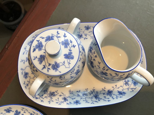 Arzberg Blaublüten 4x Teacup and Saucer and Complete Cream Set