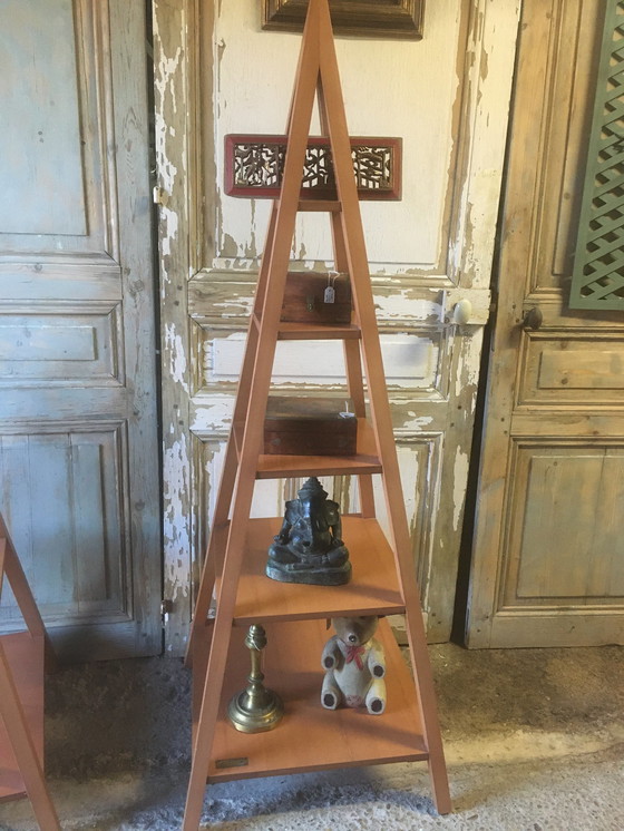 Image 1 of Pair of "Jodhpur" pyramidal shelves in rubberwood, India