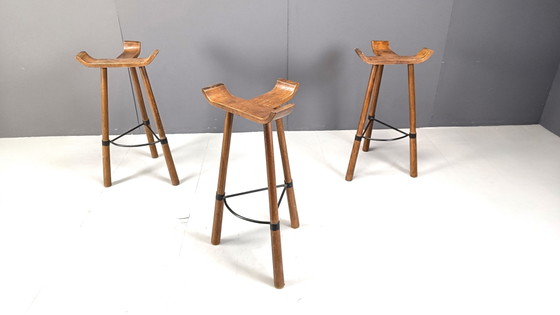 Tabourets de bar brutalistes du milieu du siècle dernier - ensemble de 3, 1960 – Wood, Vintage