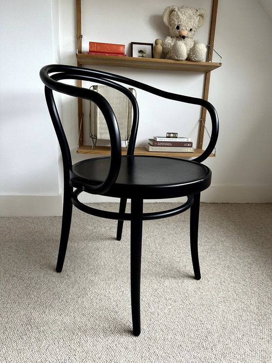 Image 1 of Ton chair black (8 available)