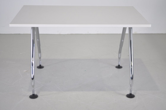 Image 1 of MedaMorph desk Vitra