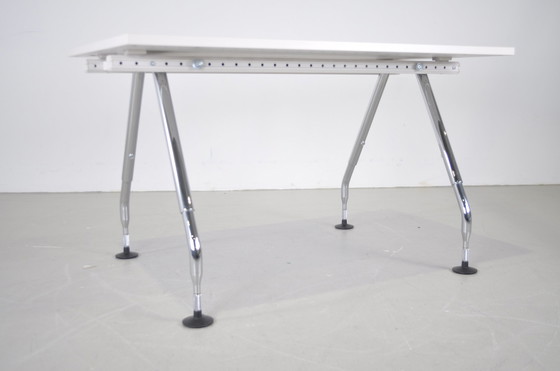 Image 1 of MedaMorph desk Vitra