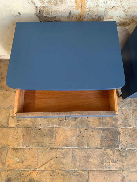 Image 1 of Paire de tables de chevet vintage bleu nuit
