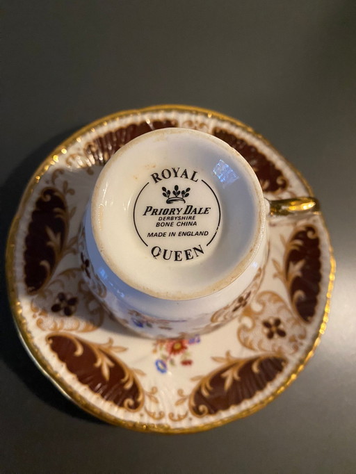 6x tasses et soucoupes Royal Queen Priory Dale