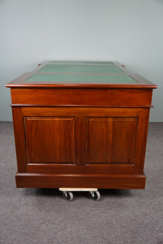 Image 1 of Bureau de partenaire Chesterfield