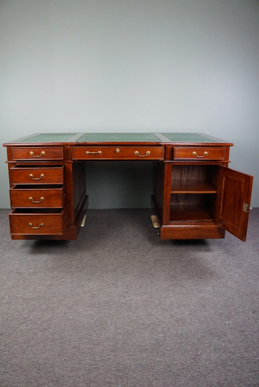 Chesterfield partner desk/desk