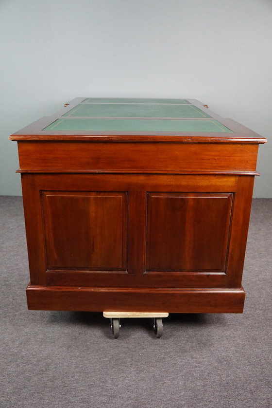 Image 1 of Bureau de partenaire Chesterfield