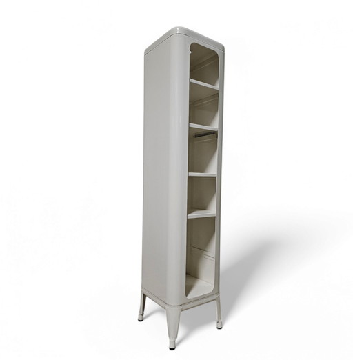 Tolix Shelving Mt1335
Shelving From Tolix / Designed By Frédéric Gaunet 2006 / Ivory / 18 Kg
