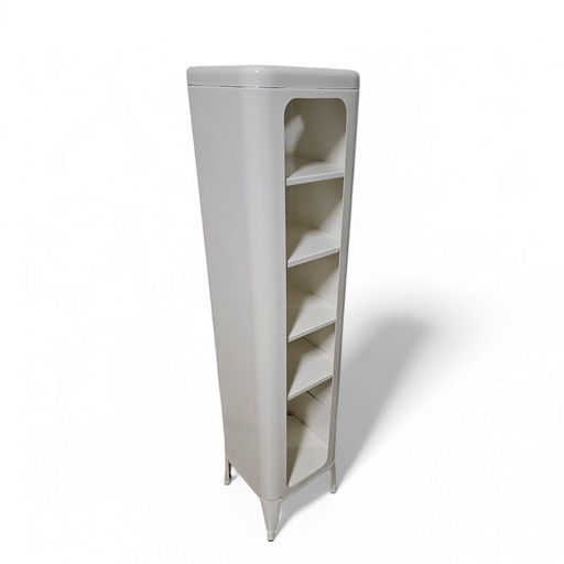 Tolix Shelving Mt1335
Shelving From Tolix / Designed By Frédéric Gaunet 2006 / Ivory / 18 Kg
