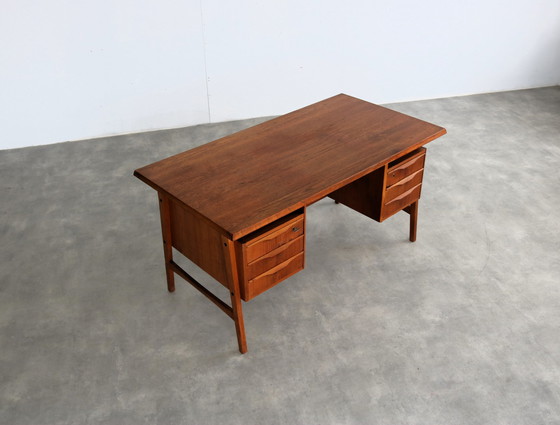 Image 1 of Scrivania danese vintage in teak