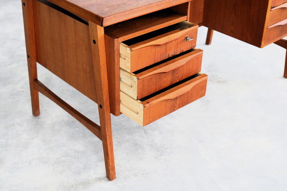Image 1 of Scrivania danese vintage in teak