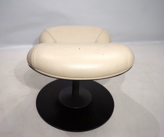 Image 1 of Fauteuil en cuir Stokke Varier Tok avec ottoman par Toshiyuki Kita, 1990