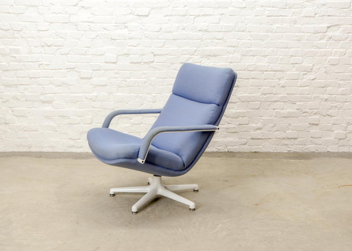 Mid-Century Dutch Design Lavender Blue Swivel Lounge Chair F141 by Geoffrey Harcourt for Artifort, 1960s