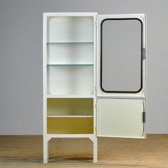 Image 1 of Armadietto medico vintage in ferro e vetro, anni '70