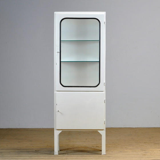 Image 1 of Armadietto medico vintage in ferro e vetro, anni '70