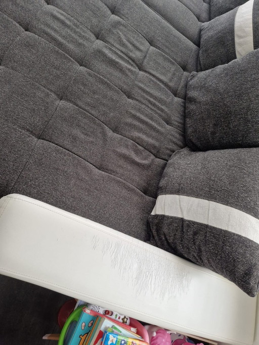 Corner Sofa With Loose Cushions!