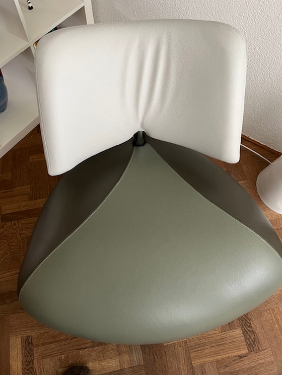 Image 1 of Leolux Pallone armchair