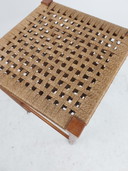 1 taburete escandinavo con asiento de cuerda de doble tejido. Años 70  