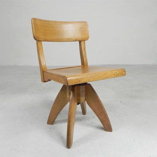 Chaise haute, chaise pivotante et chaise d'écolier en bois, années 1950