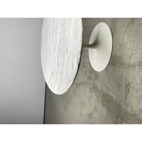 Image 1 of Vintage oval coffee table by Saarinen Knoll