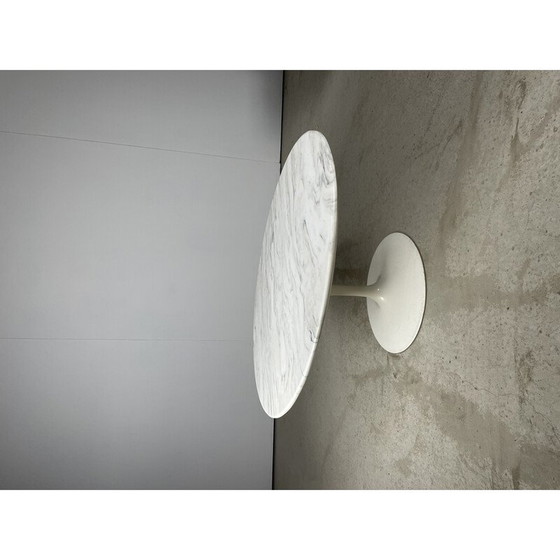 Image 1 of Vintage oval coffee table by Saarinen Knoll
