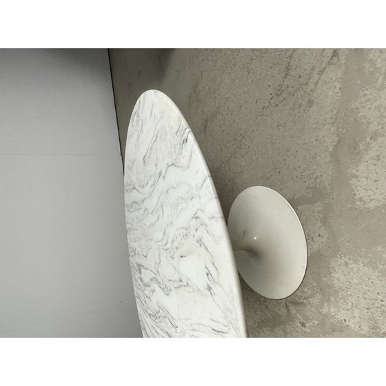 Image 1 of Vintage oval coffee table by Saarinen Knoll