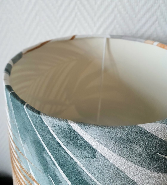 Image 1 of Lampada in ceramica blu con piedini ad artiglio e paralume giungla