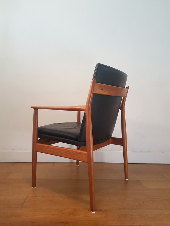 Image 1 of Vintage Arne Vodder 341 armchair in teak and leather
