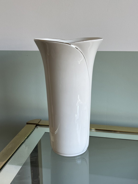 Image 1 of Vase John Aynsley Blanc Argent