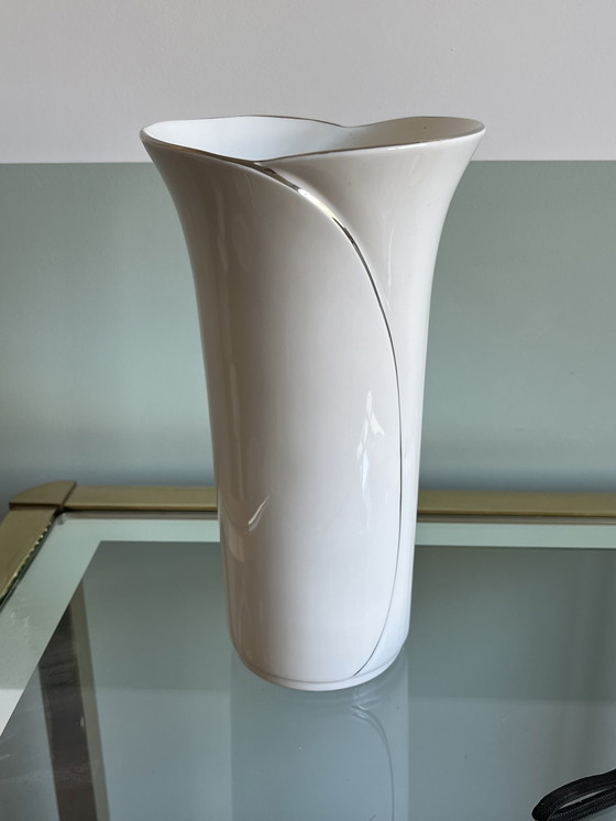 Image 1 of Vase John Aynsley Blanc Argent