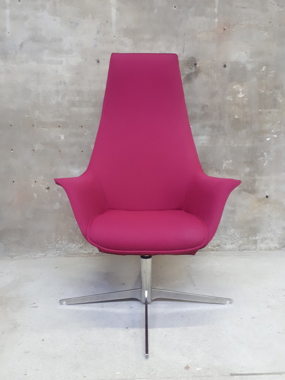 Image 1 of pink design armchair