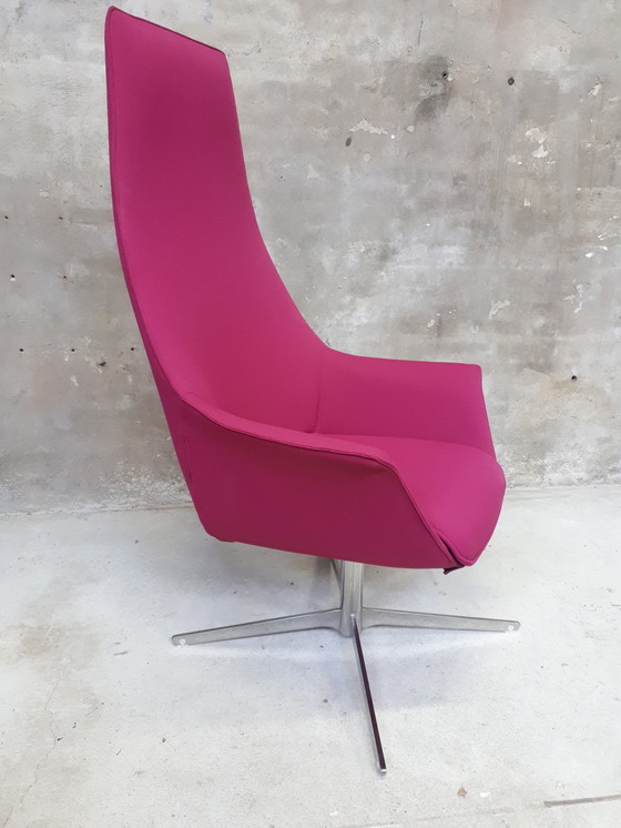 Image 1 of pink design armchair