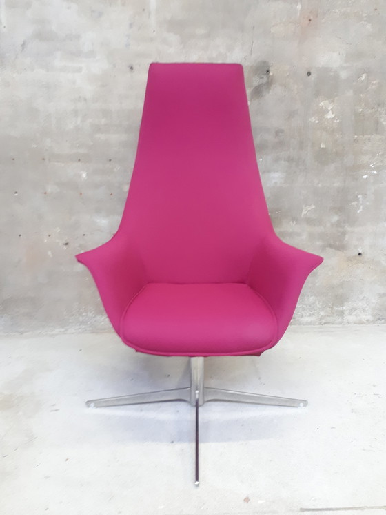 Image 1 of pink design armchair