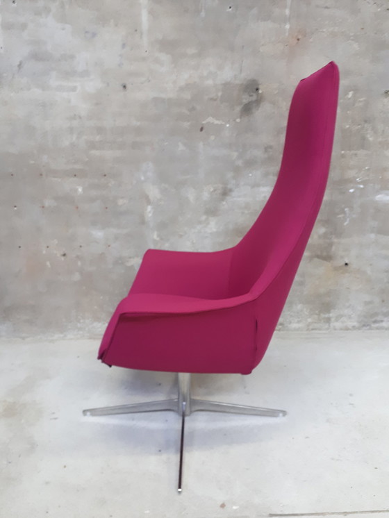 Image 1 of pink design armchair