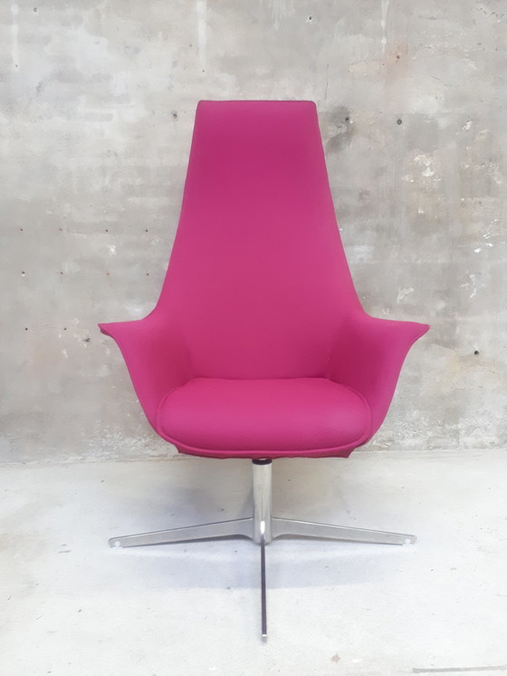 Image 1 of pink design armchair