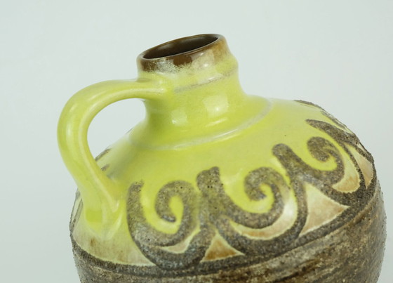 Image 1 of strehla gdr fat lava VASE pichet lave brune émail jaune modèle 9017