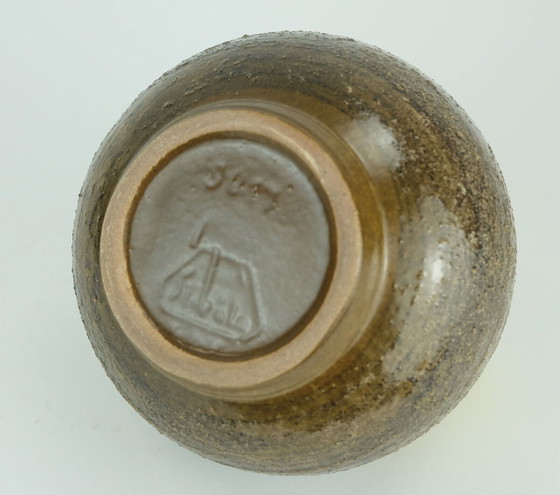 Image 1 of strehla gdr fat lava VASE pichet lave brune émail jaune modèle 9017