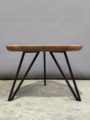 Mesa auxiliar triangular 