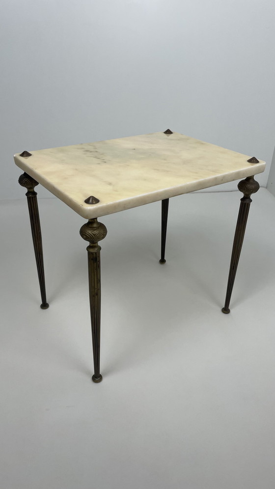Image 1 of Tavolino laterale in marmo vintage con gambe in ottone 