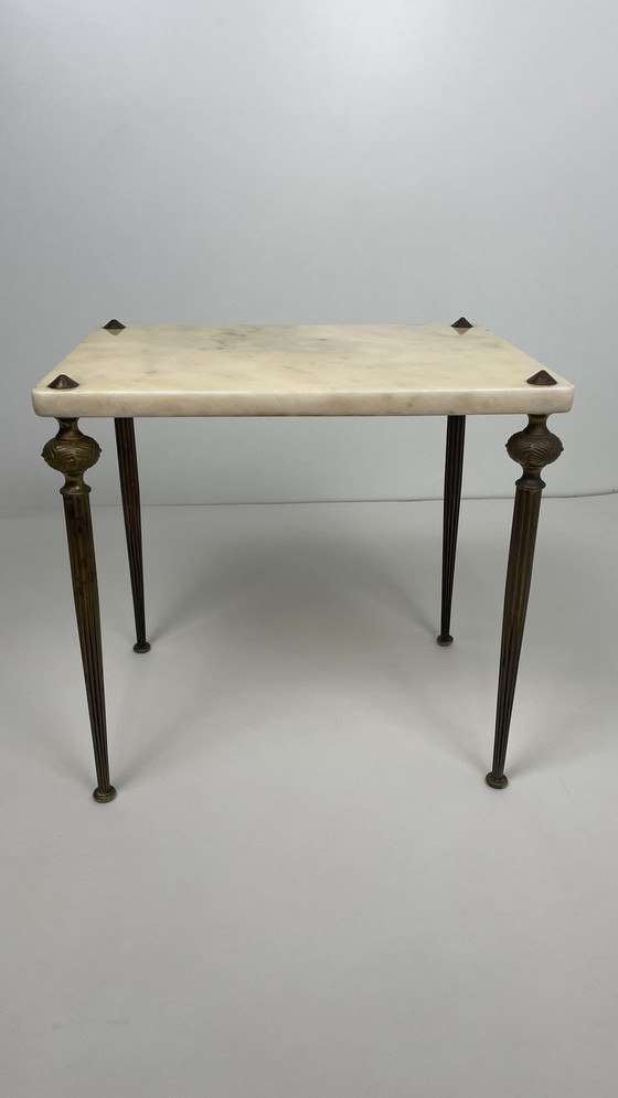 Image 1 of Tavolino laterale in marmo vintage con gambe in ottone 